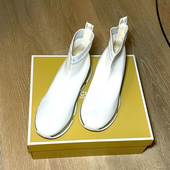 Michael Kors Kendra Bootie - Picture 1 of 7